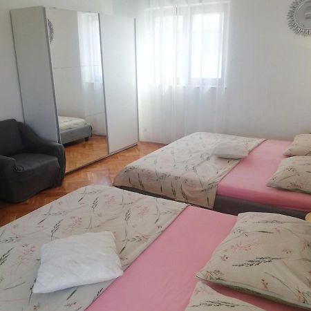 Apartment With Heated Pool And Sea View Trogir Eksteriør bilde