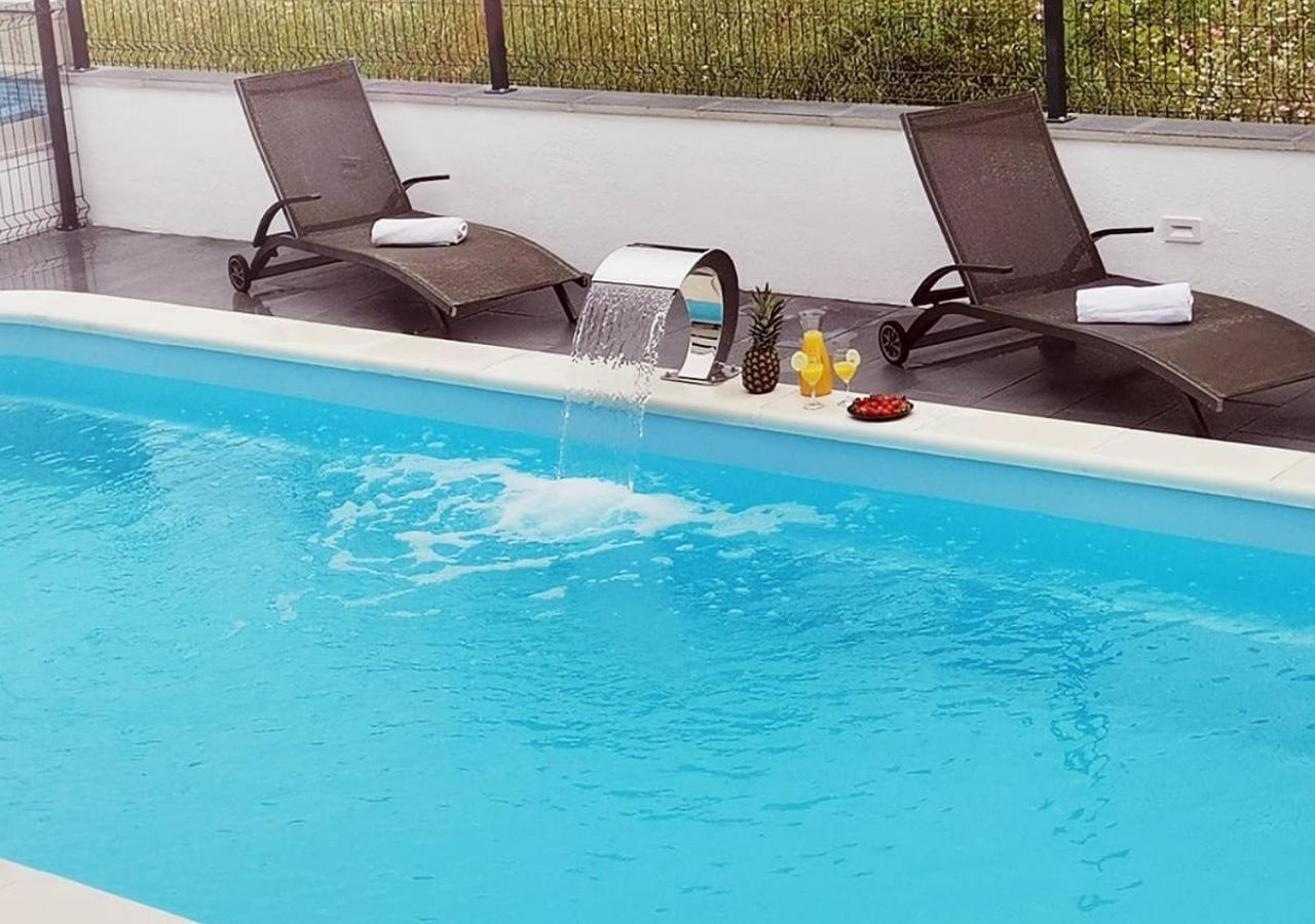 Apartment With Heated Pool And Sea View Trogir Eksteriør bilde