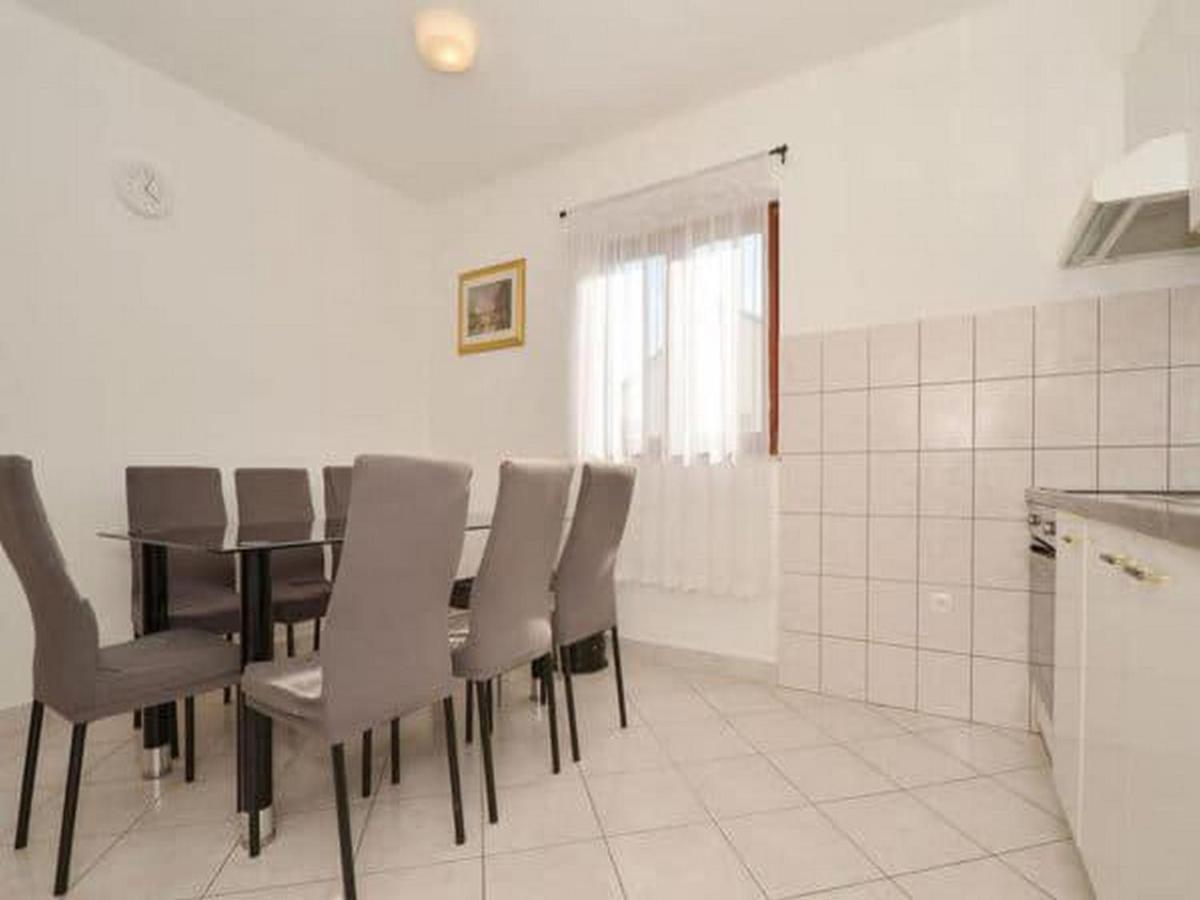 Apartment With Heated Pool And Sea View Trogir Eksteriør bilde