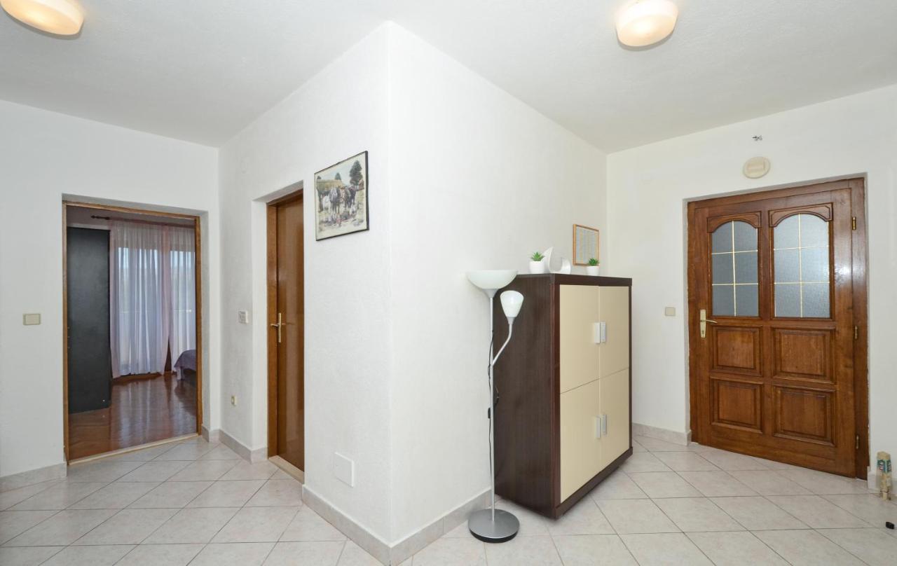 Apartment With Heated Pool And Sea View Trogir Eksteriør bilde