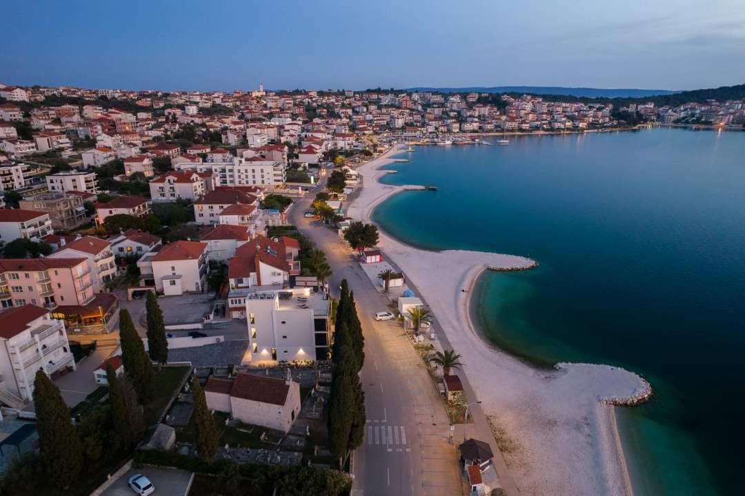 Apartment With Heated Pool And Sea View Trogir Eksteriør bilde