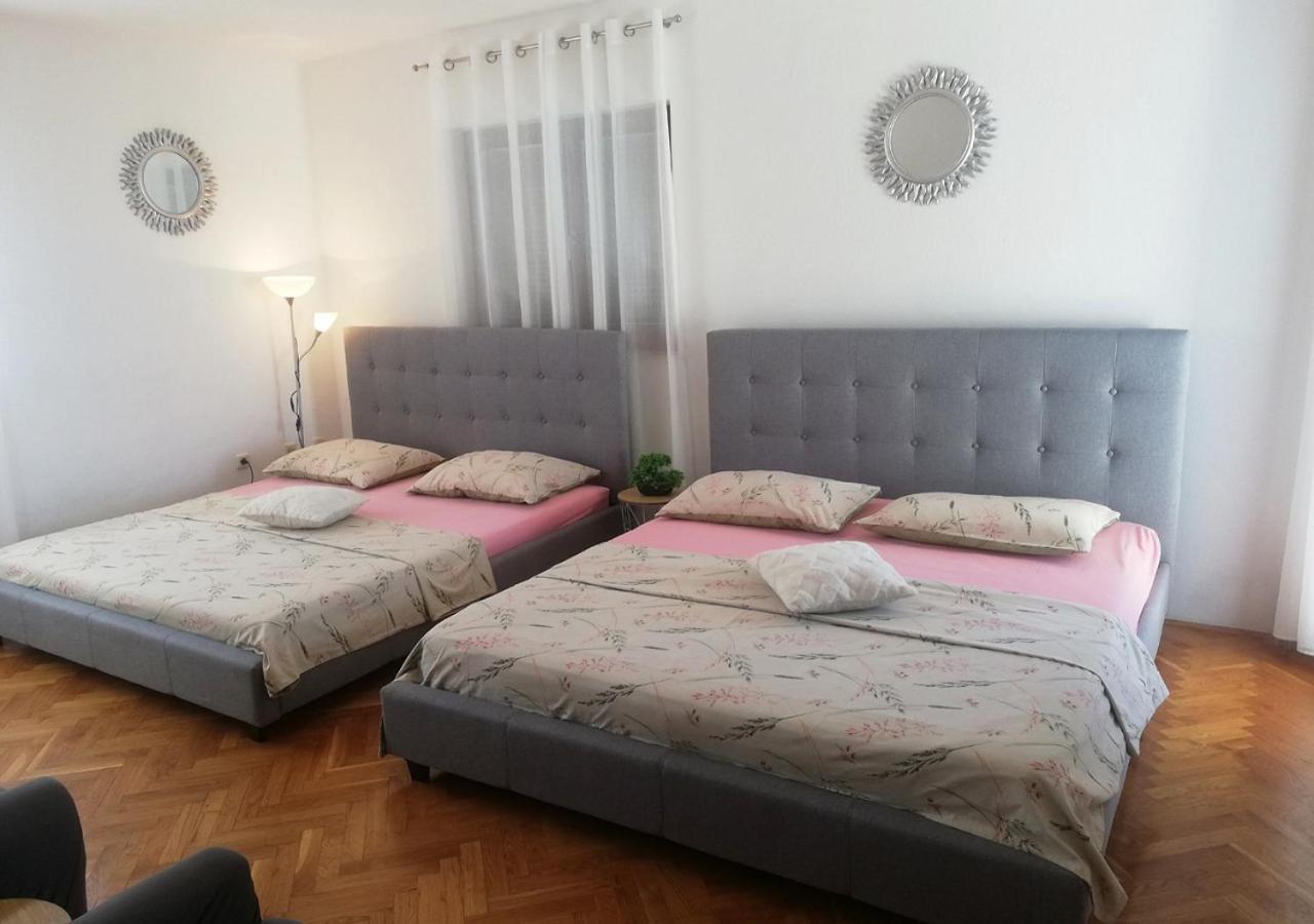 Apartment With Heated Pool And Sea View Trogir Eksteriør bilde